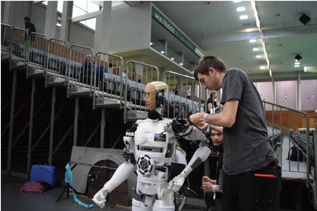 Avanço dos robôs humanoides expõe limites da engenharia no mundo real