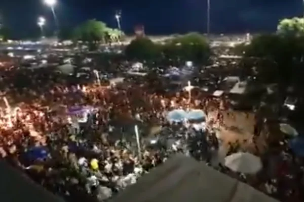 Vídeo mostra bombas e correria no fim do Bloco da Favorita