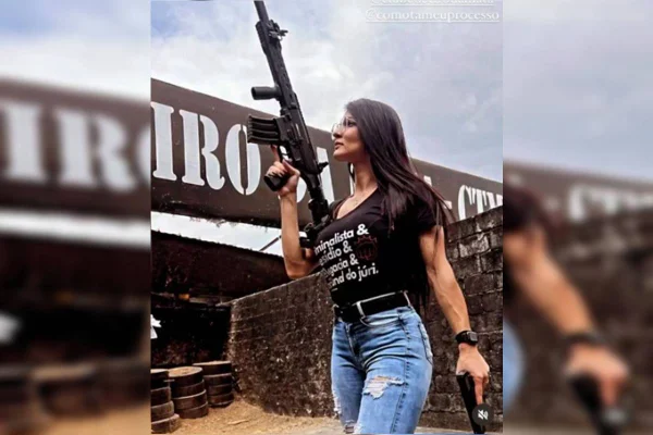 Quem é a “advogata” desalojada de cela para dar lugar a Bolsonaro