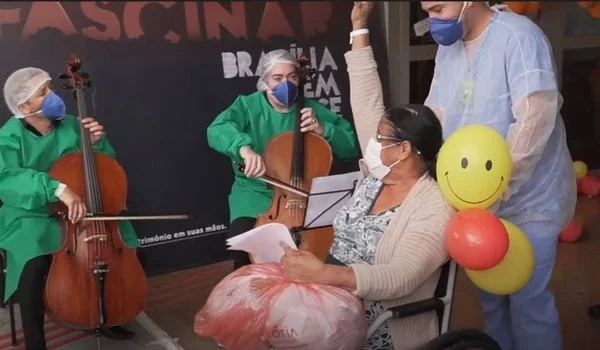 Paciente e músicos