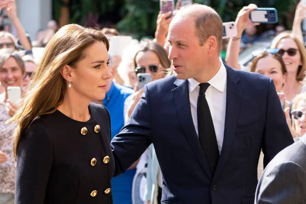William e Kate fazem primeira aparição pública após funeral da rainha