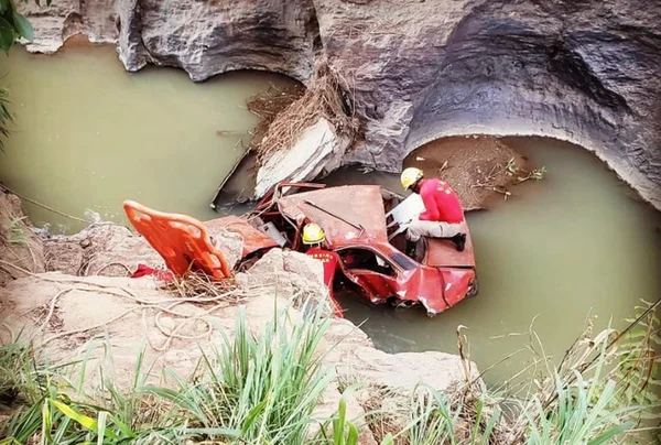 Homem morre ao cair com carro em ponte no Entorno do DF