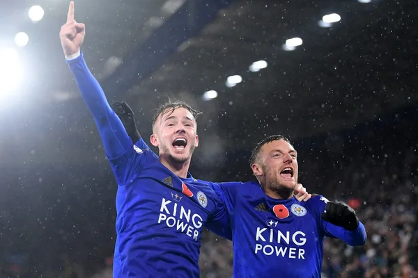 Leicester vence, fica em 2º e amplia jejum do Arsenal no Inglês