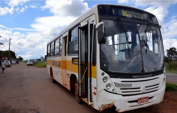 Falta de gestão e ônibus precários provocam prejuízo no ensino dos alunos da rede pública