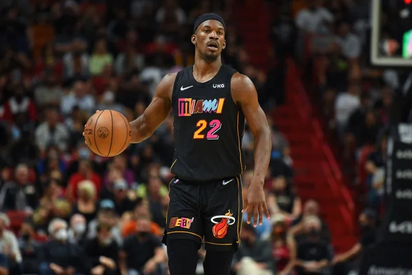 Com Butler inspirado, Heat bate Wizards e lidera no Leste na NBA