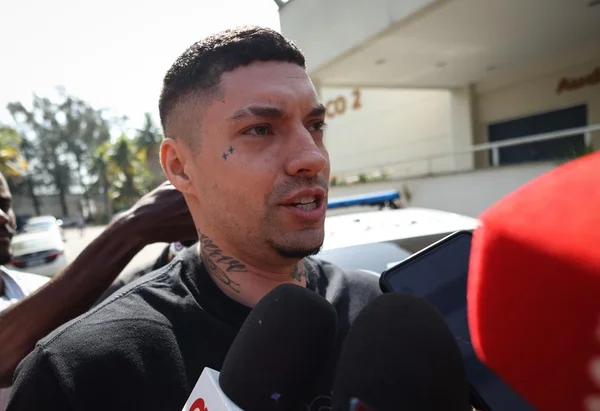 Open Beck Filipe Ret chega em delegacia e fala sobre música nova 2
