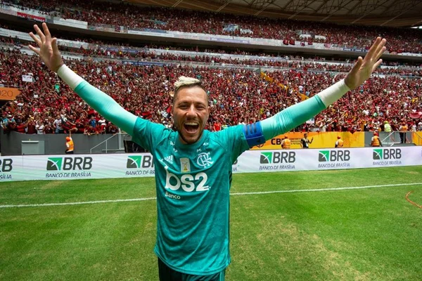 Flamengo decide não renovar com goleiro Diego Alves, diz jornalista
