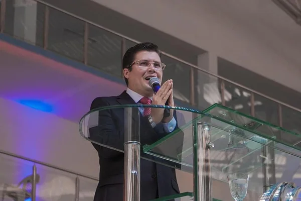 Vídeo: pastor do Ceará diz que vacina Coronavac tem HIV e causa câncer