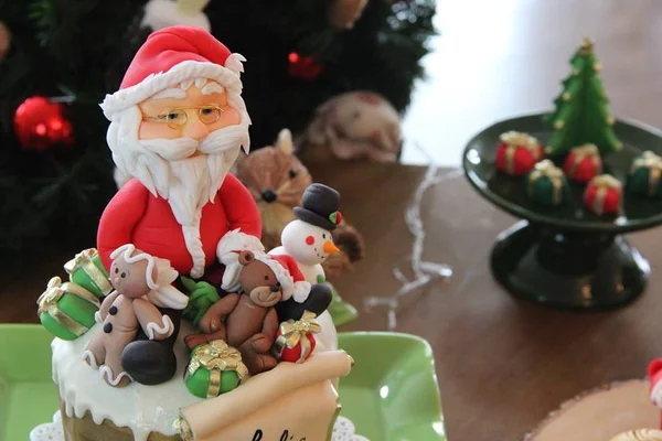 Confeitaria brasiliense aposta em panetone de Papai Noel e presépio