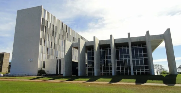 TCDF investiga paradeiro de dinheiro destinado à educação