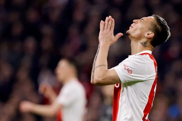 Com interesse do United, Antony dá ultimato ao Ajax: “Quero sair”