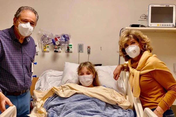 Filha de Silvia Poppovic é internada para doar medula ao pai