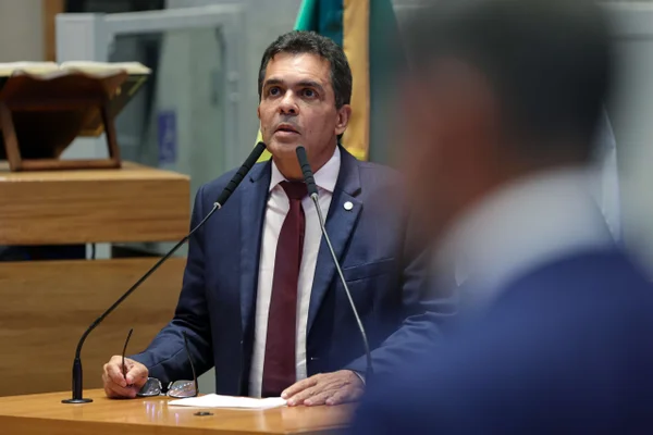 Vice-presidente da CLDF quer replicar ato de Lula e acabar com escala 6×1 de terceirizados