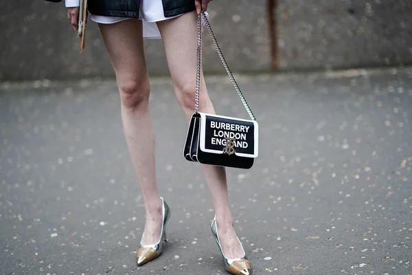 Conheça a nova it bag da Burberry, criada por Riccardo Tisci
