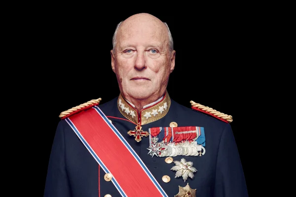 Foto colorida do rei Harald V da Noruega - Metrópoles