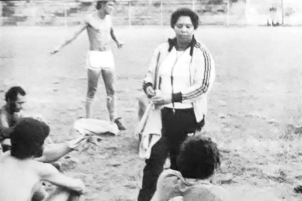 Ana de Moraes como treinadora do Desportivo Bandeirante