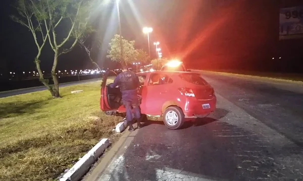 Bandidos roubam carro e atiram em motorista de aplicativo no DF