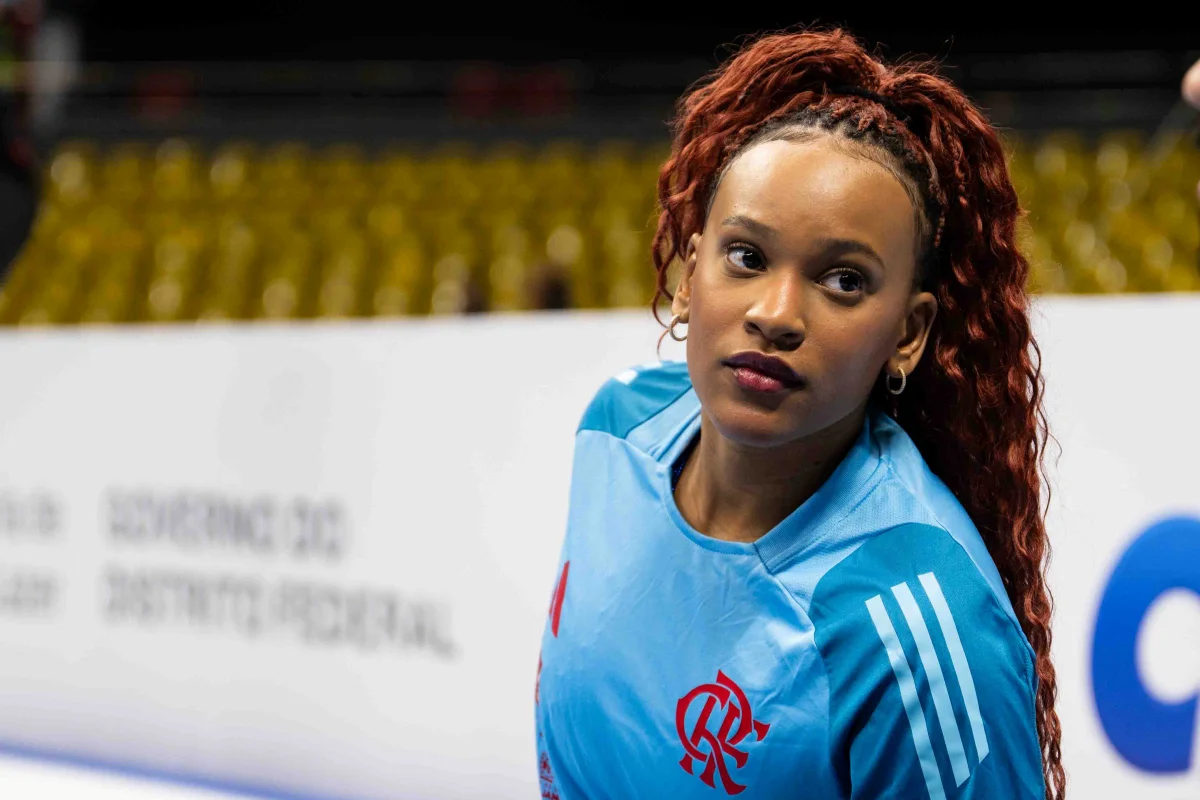 Rebeca Andrade treina série na trave antes de estreia em torneio no DF