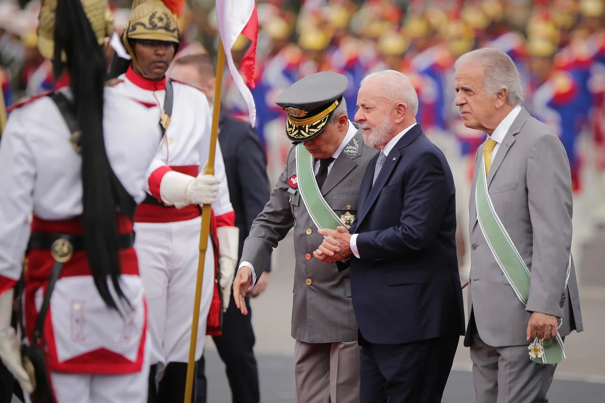 Com Lula, Exército reforça defesa contra ameaças internacionais; vídeo - imagem 8 Com Lula, Exército reforça defesa contra ameaças internacionais; vídeo - imagem 8
