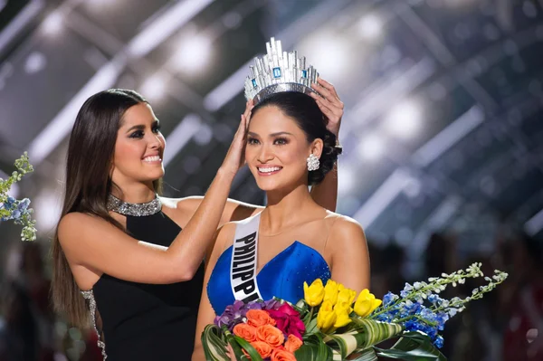 Após erro na coroação, filipina Pia Wurtzbach é eleita Miss Universo 2015