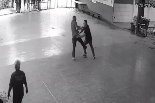 Pai de aluno agride coordenador de escola