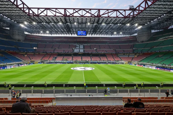 Foto colorida do San Siro - Metrópoles