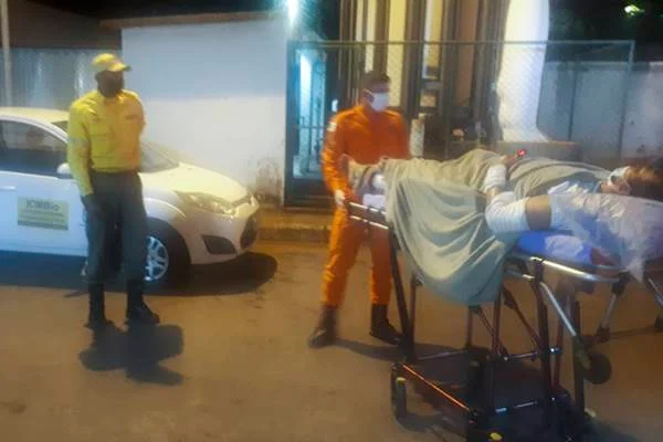 Hran recebe brigadista queimado em incêndio na Serra da Canastra (MG)