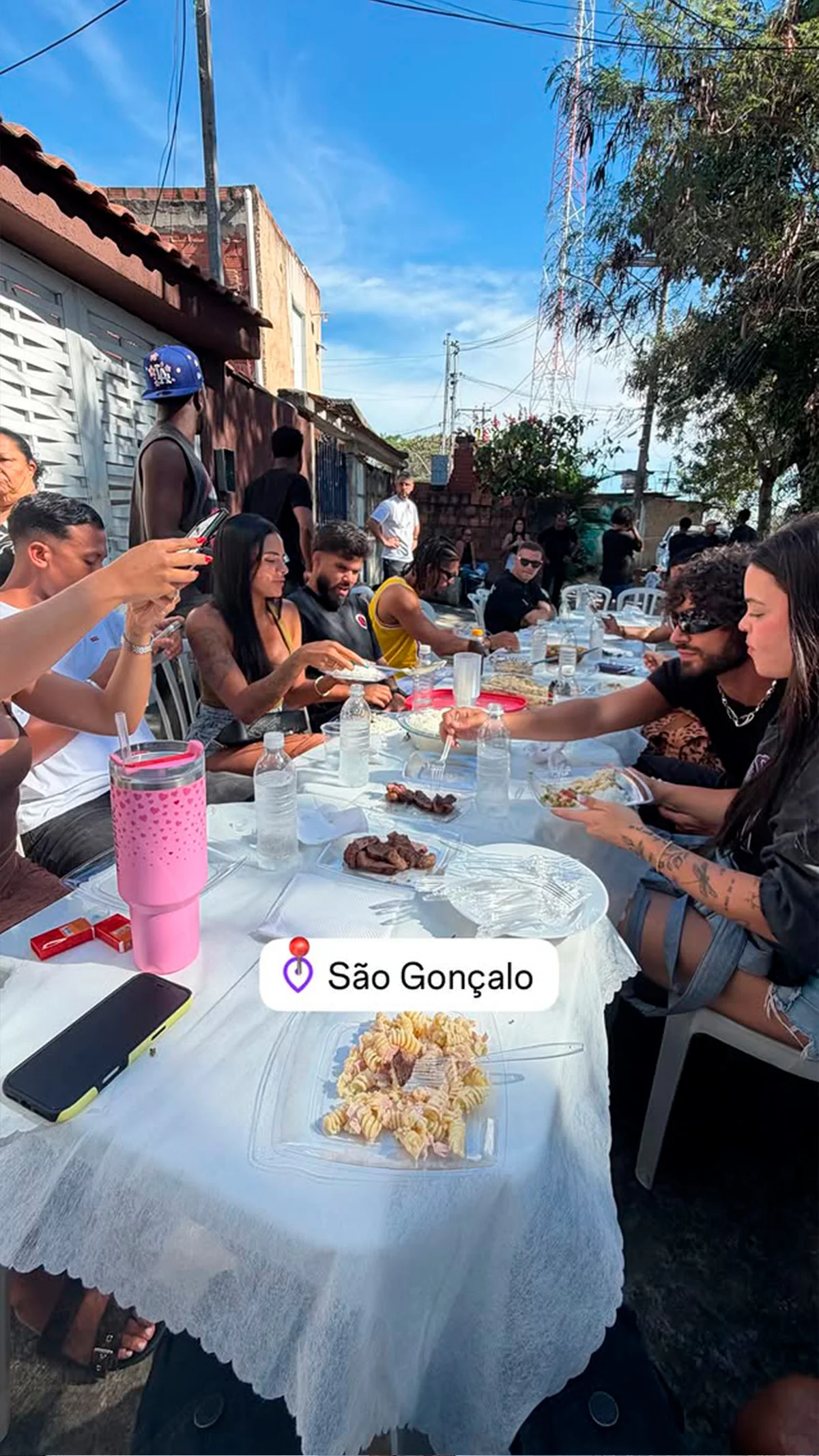 Virginia Fonseca mostra churrasco com família de Vini Jr. em São Gonçalo Virginia Fonseca mostra churrasco com família de Vini Jr. em São Gonçalo