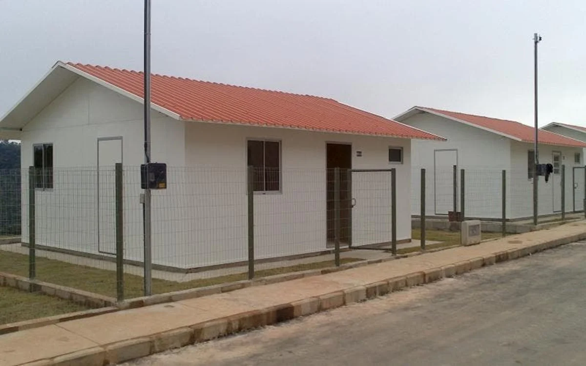 Casas populares em SC ficarão no nome de mulheres; entenda