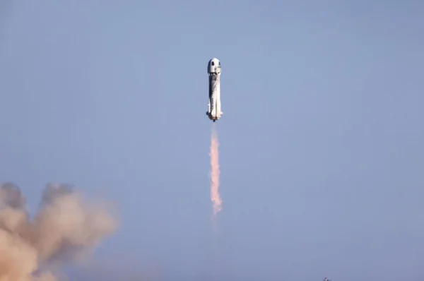 Imagem colorida de foguete da Blue Origin - Metrópoles