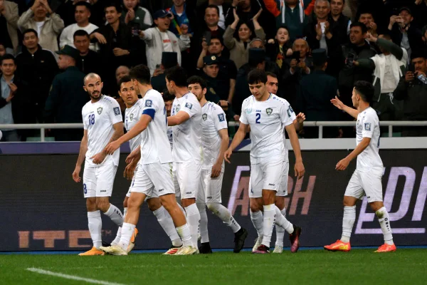 Foto colorida da seleção do Uzbequistão - Metrópoles