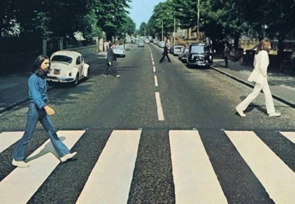 Abbey Road, do The Beatles, redesenhado para a quarentena