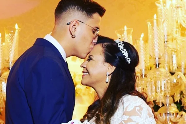 Irmão de Marília Mendonça, João Gustavo reage ao ver mãe ser chamada de oportunista - Metrópoles
