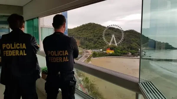 Corretores de imóveis são presos em megaoperação da PF em SC