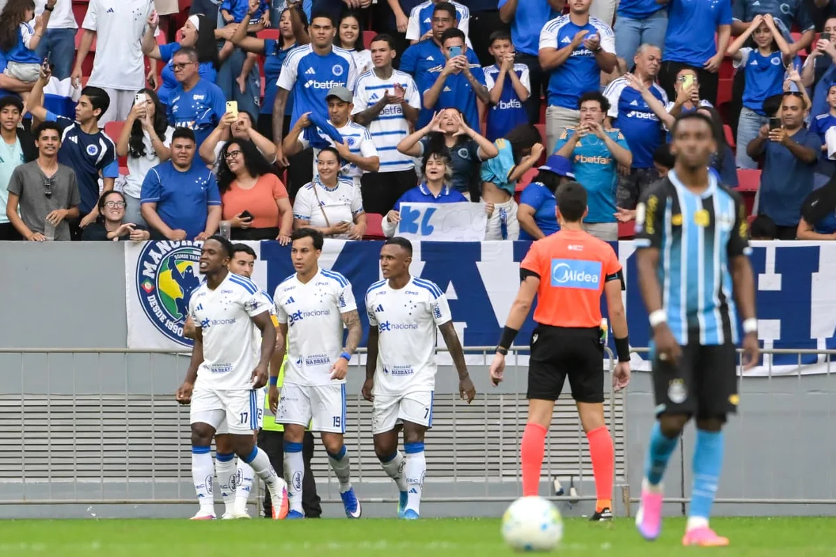 Gabriel Grando brilha e Grêmio vence o Cruzeiro em jogão no DF - imagem 18 Gabriel Grando brilha e Grêmio vence o Cruzeiro em jogão no DF - imagem 18