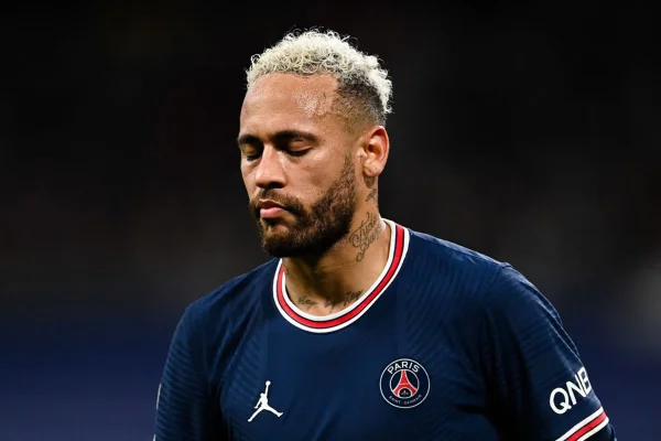 Neymar foi oferecido pelo PSG ao Barcelona