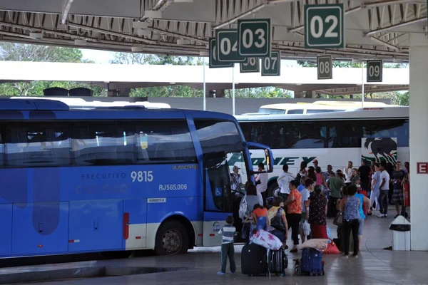 Governo brasileiro libera viagens internacionais de ônibus e vans