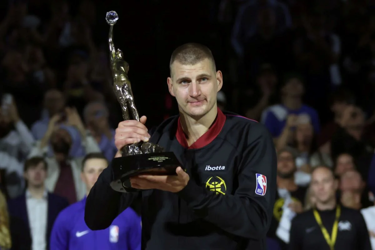 Jokic venceu a premiação em três ocasiões Jokic venceu a premiação em três ocasiões
