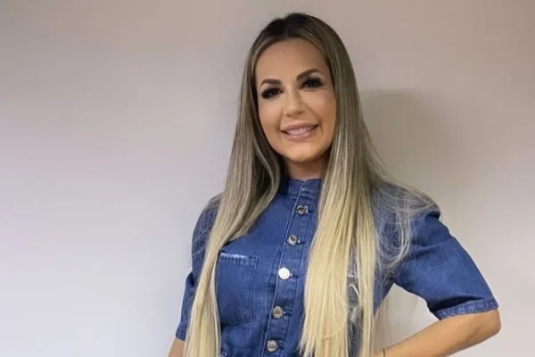 Deolane Bezerra