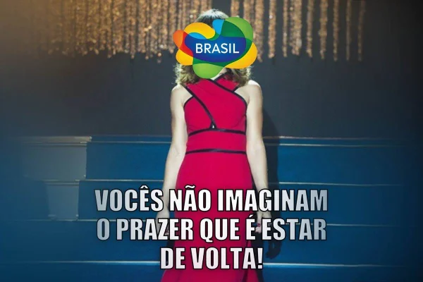Meme com frame da novela "O outro lado do paraíso" mostra fala de personagem descendo de escada em palco e dizendo "Vocês não imaginam o prazer que é estar de volta!". No lugar do rosto, a logo da Marca Brasil - Metrópoles