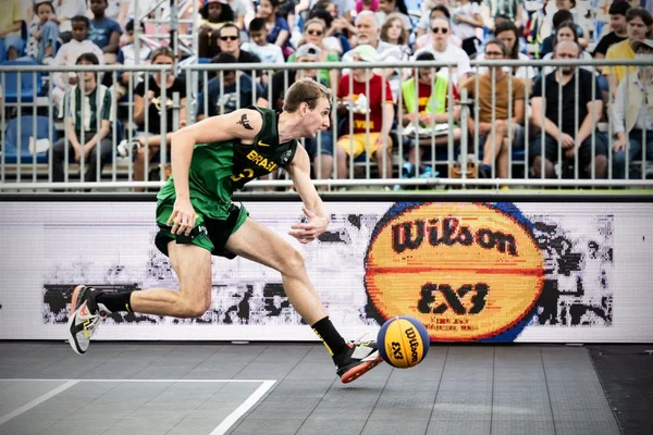 Seleção masculina de basquete 3x3 atuando no Mundial - Metrópoles