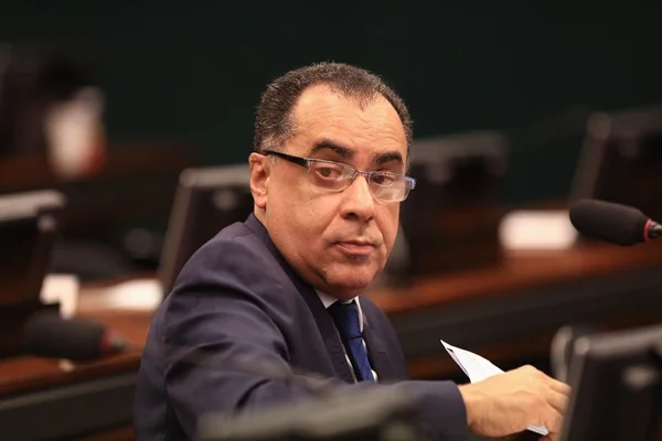 Voto 171 a favor de Temer foi dado por “deputado-presidiário”