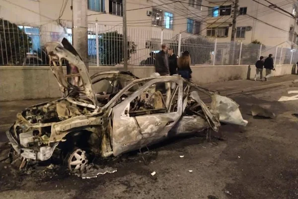 Explosão de carro a gás no Rio mata homem que passava pela rua