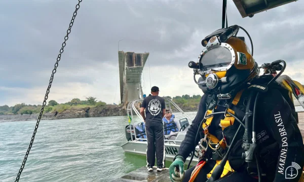 Veja como a Marinha forma mergulhadores de elite e combate o tráfico
