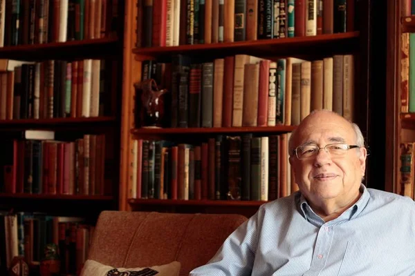 Luis Fernando Verissimo é internado em estado grave em Porto Alegre