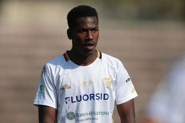 Jogador do Cagliari é internado na UTI após se afogar em piscina