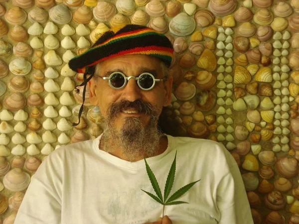 Solto, líder da Igreja da Cannabis retoma luta pela “fé na maconha”
