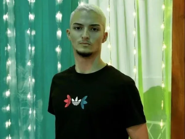 Foto colorida de Caio da Silva Rendão, de 21 anos, que estava desaparecido desde 9 de fevereiro - Metrópoles