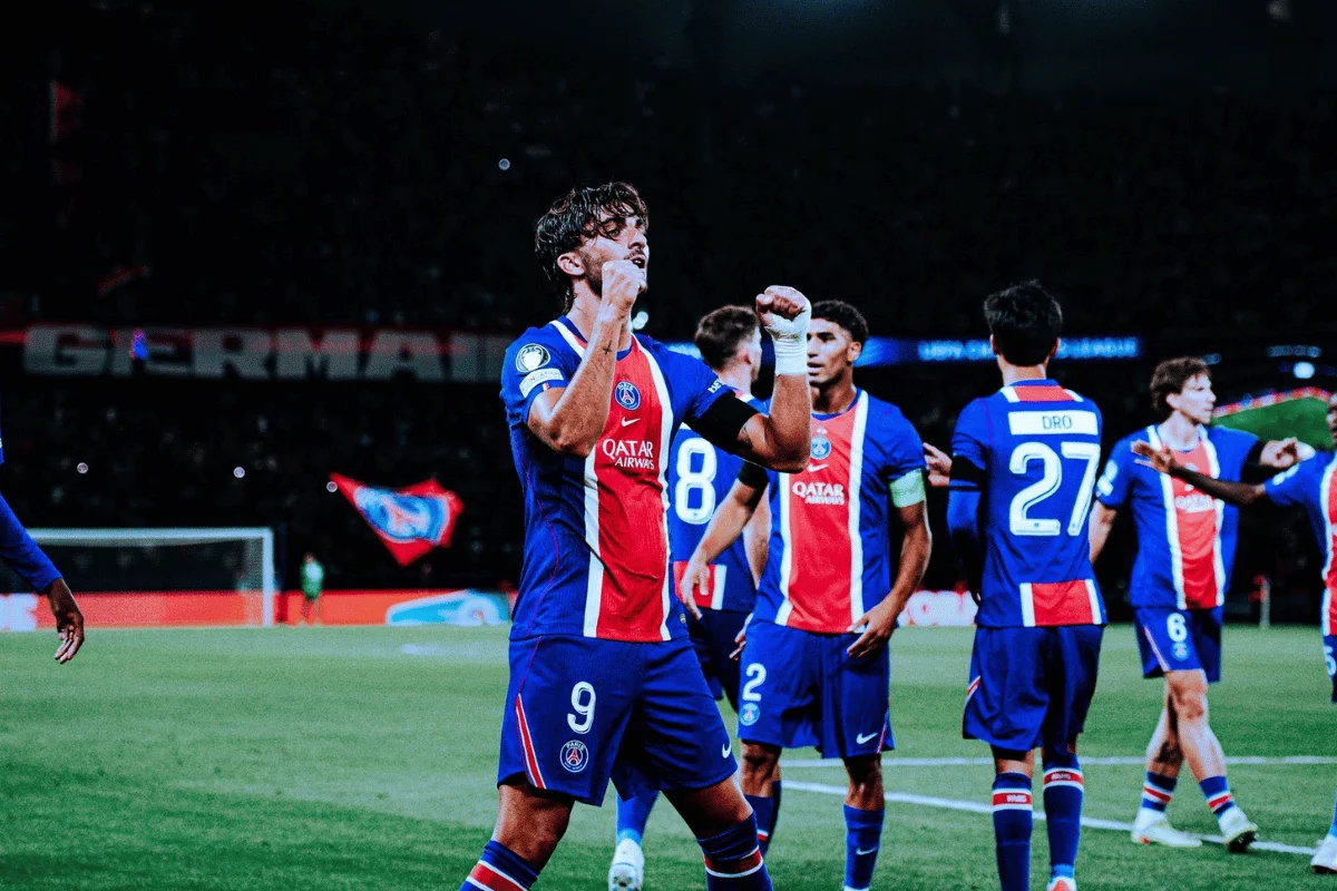 Ferran Torres comemora gol do PSG Ferran Torres comemora gol do PSG
