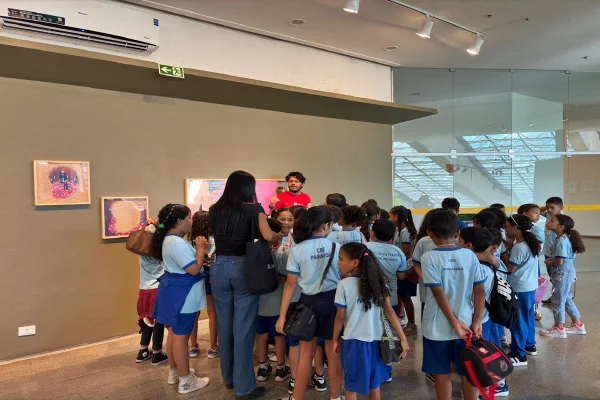 Estudantes do Itapoã visitam mostra Constelações Contemporâneas - destaque galeria Estudantes do Itapoã visitam mostra Constelações Contemporâneas - destaque galeria